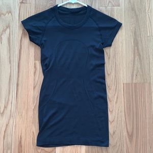 lululemon short sleeve shirt